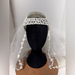 VINTAGE Bridal Headpiece w Tulle Floral Veil Faux Pearl Headpiece Appliqué Trim